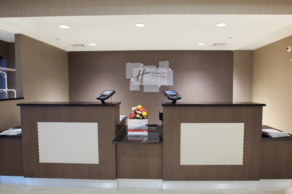 holiday inn express fargo sw i 94 45th st