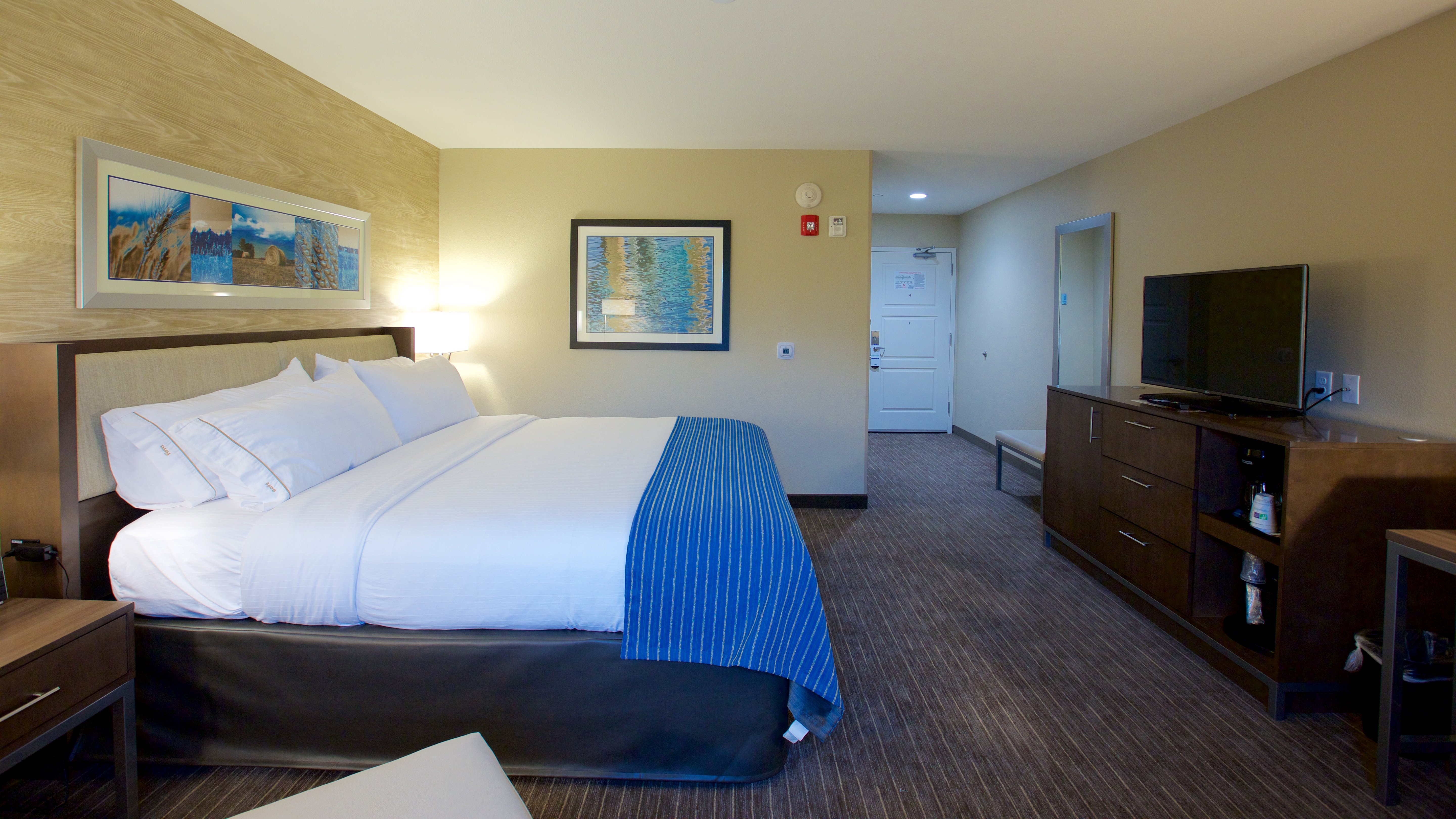 holiday inn express fargo sw i 94 45th st