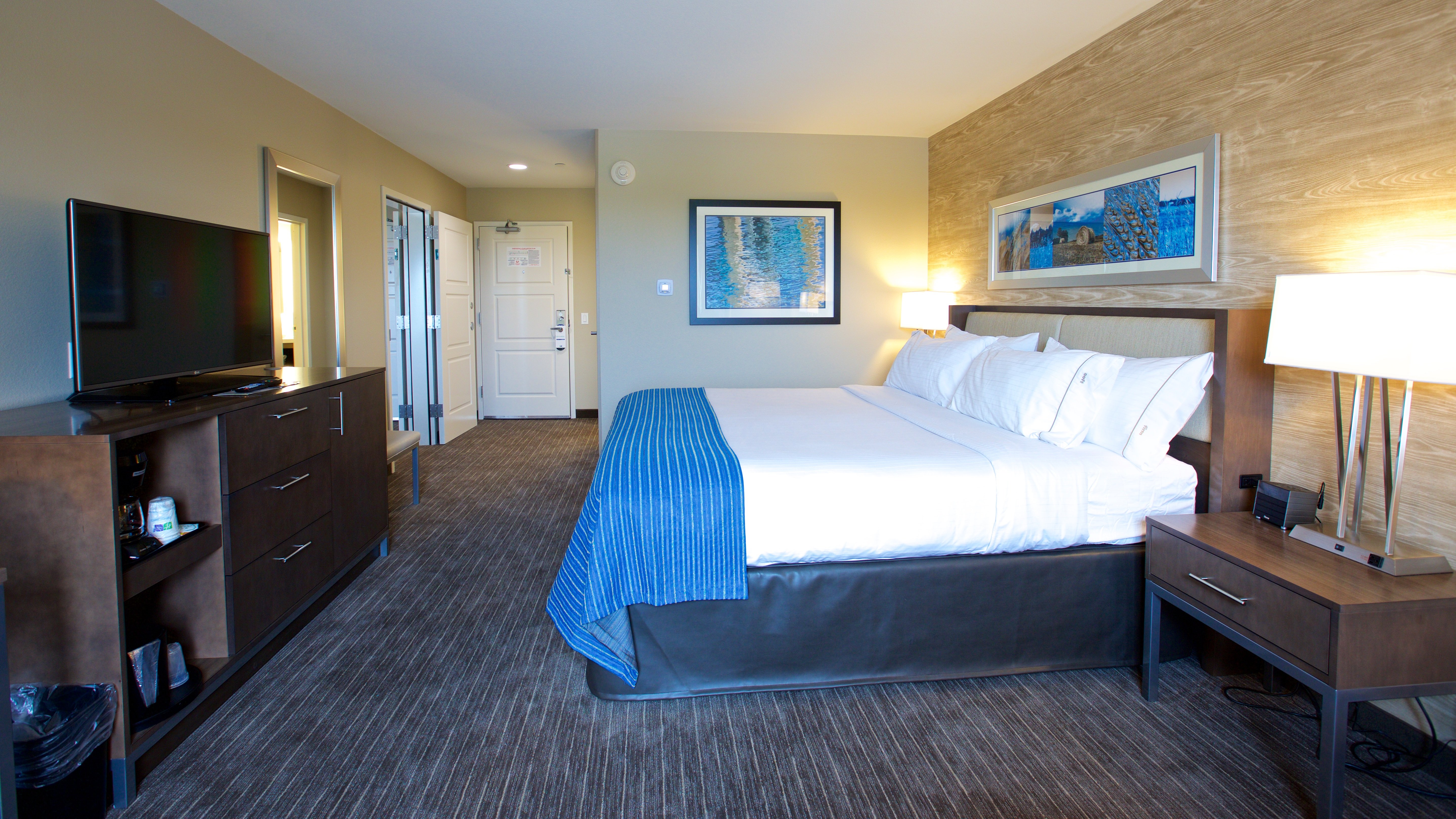 holiday inn express fargo sw i 94 45th st