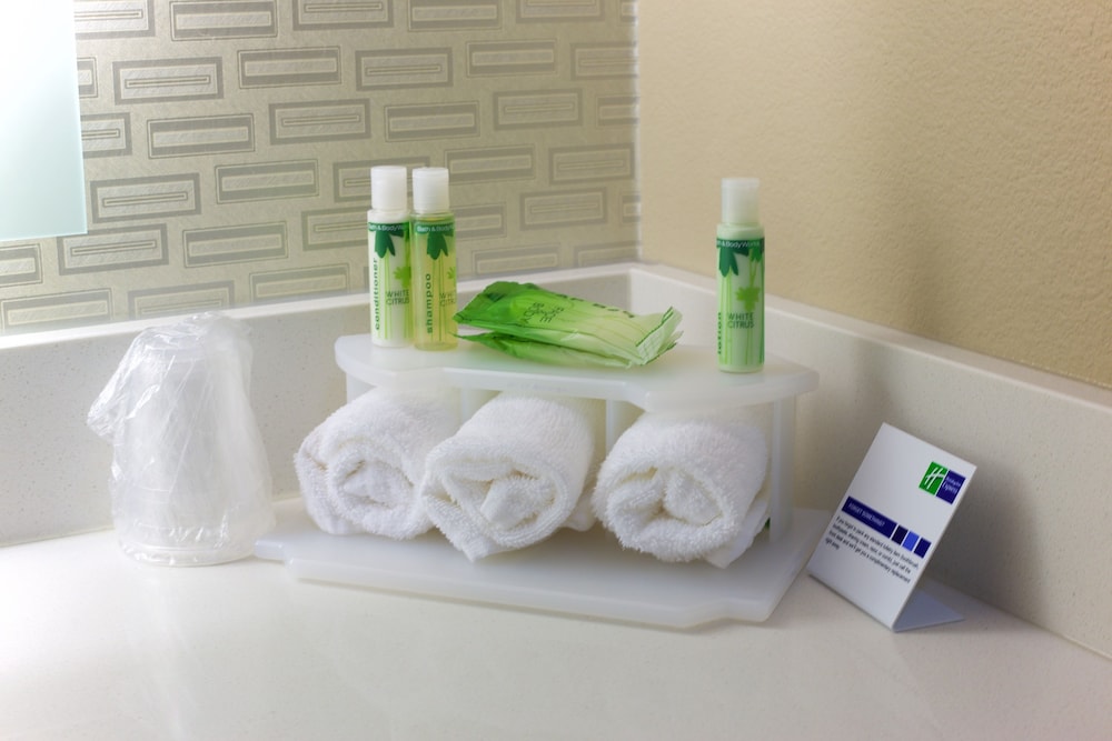 holiday inn express fargo sw i 94 45th st