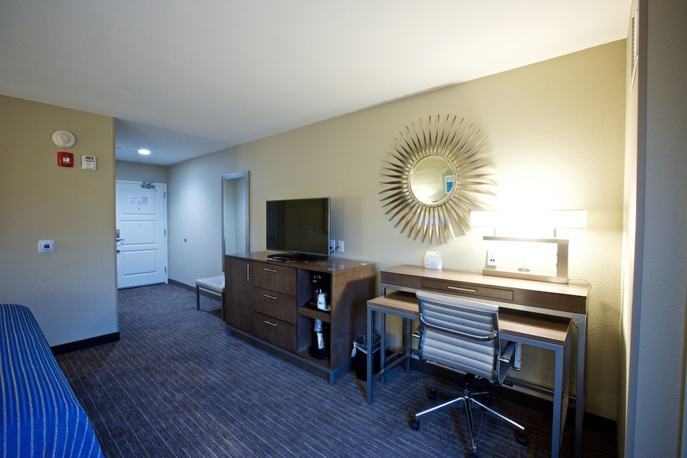 holiday inn express fargo sw i 94 45th st