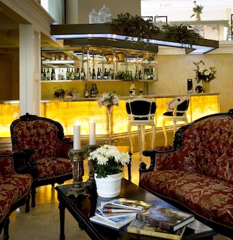 amos cozy hotel and convention hall