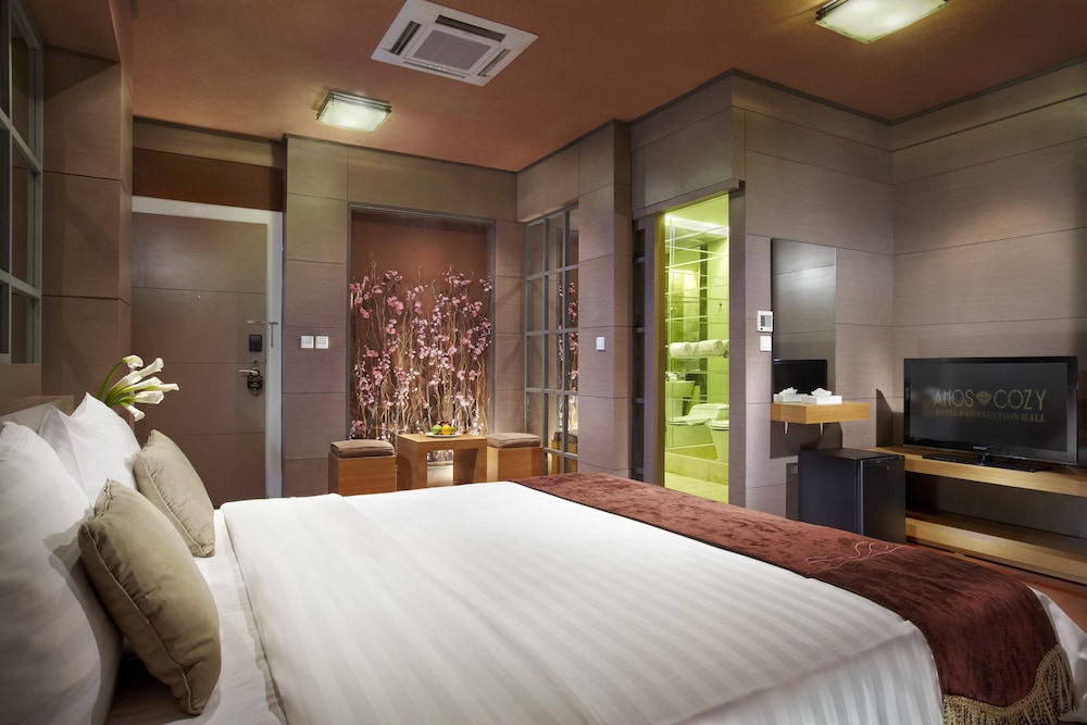 amos cozy hotel and convention hall