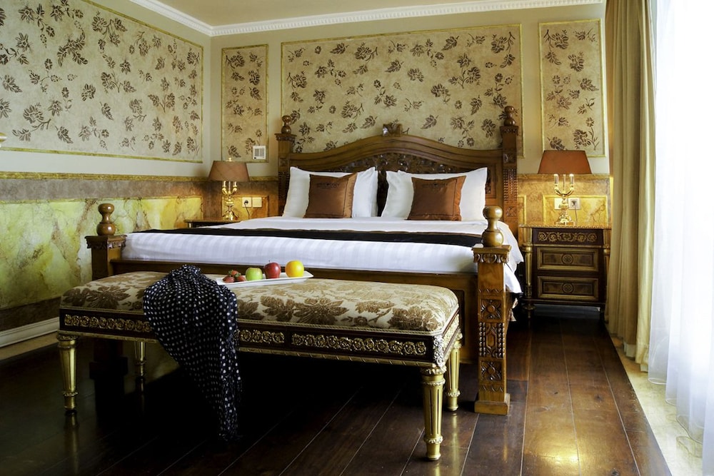 amos cozy hotel and convention hall