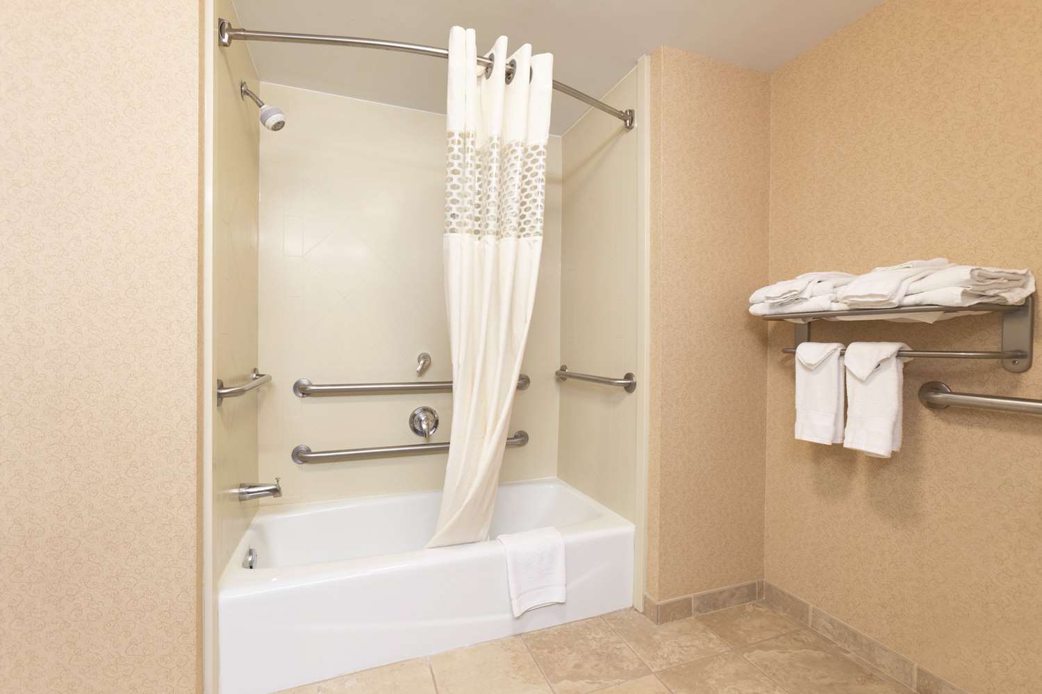 hampton inn and suites greenfield