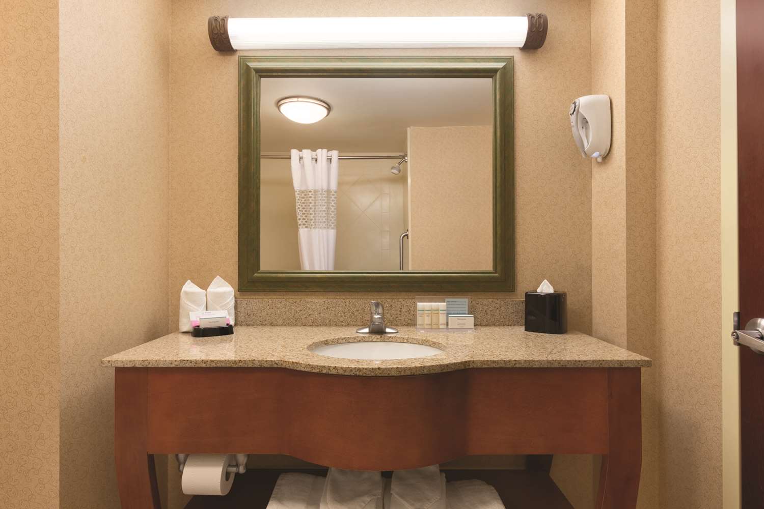 hampton inn and suites greenfield