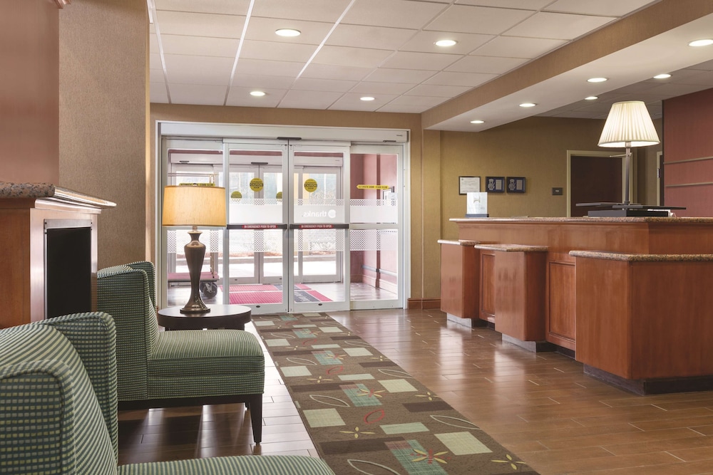 hampton inn and suites greenfield