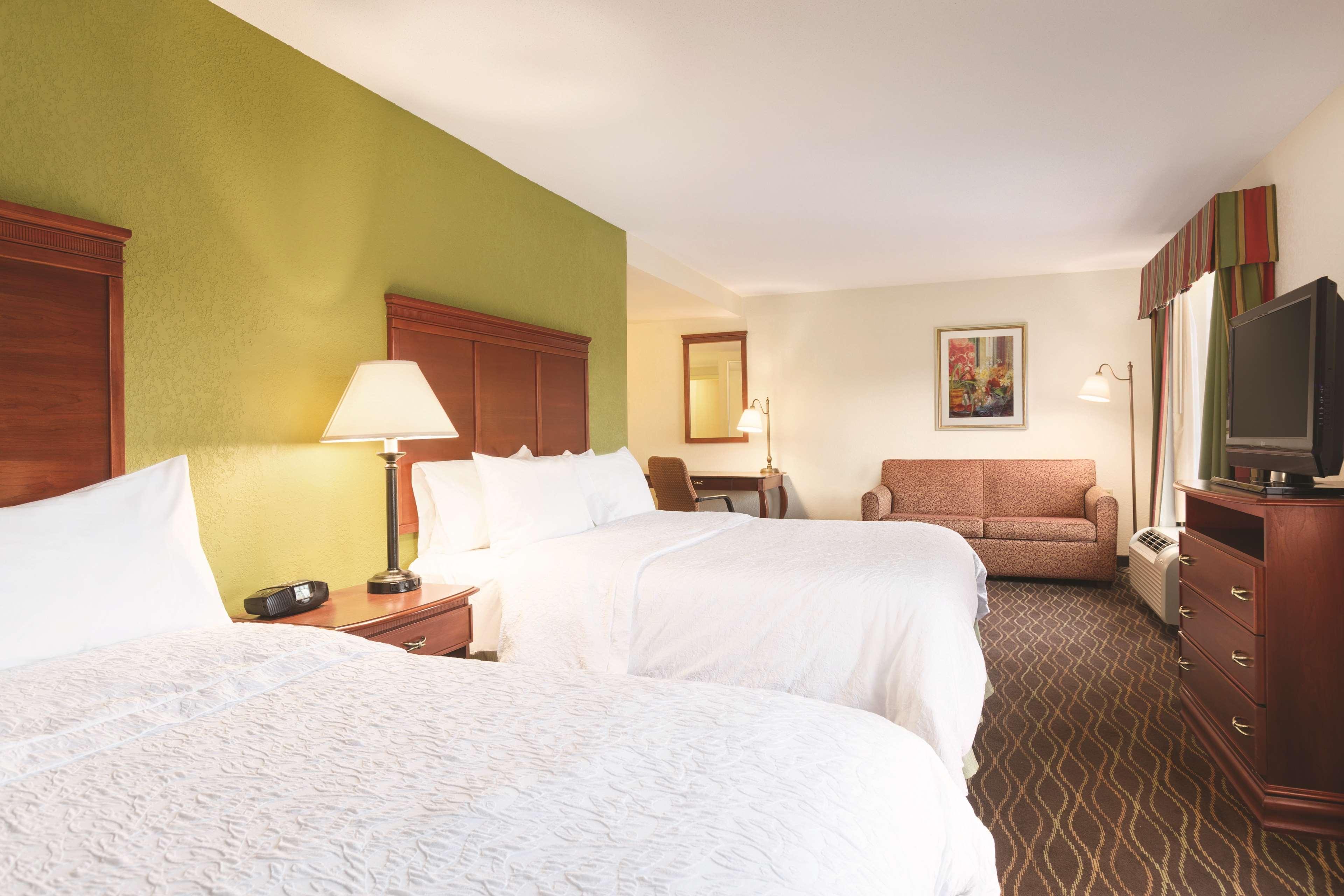 hampton inn and suites greenfield
