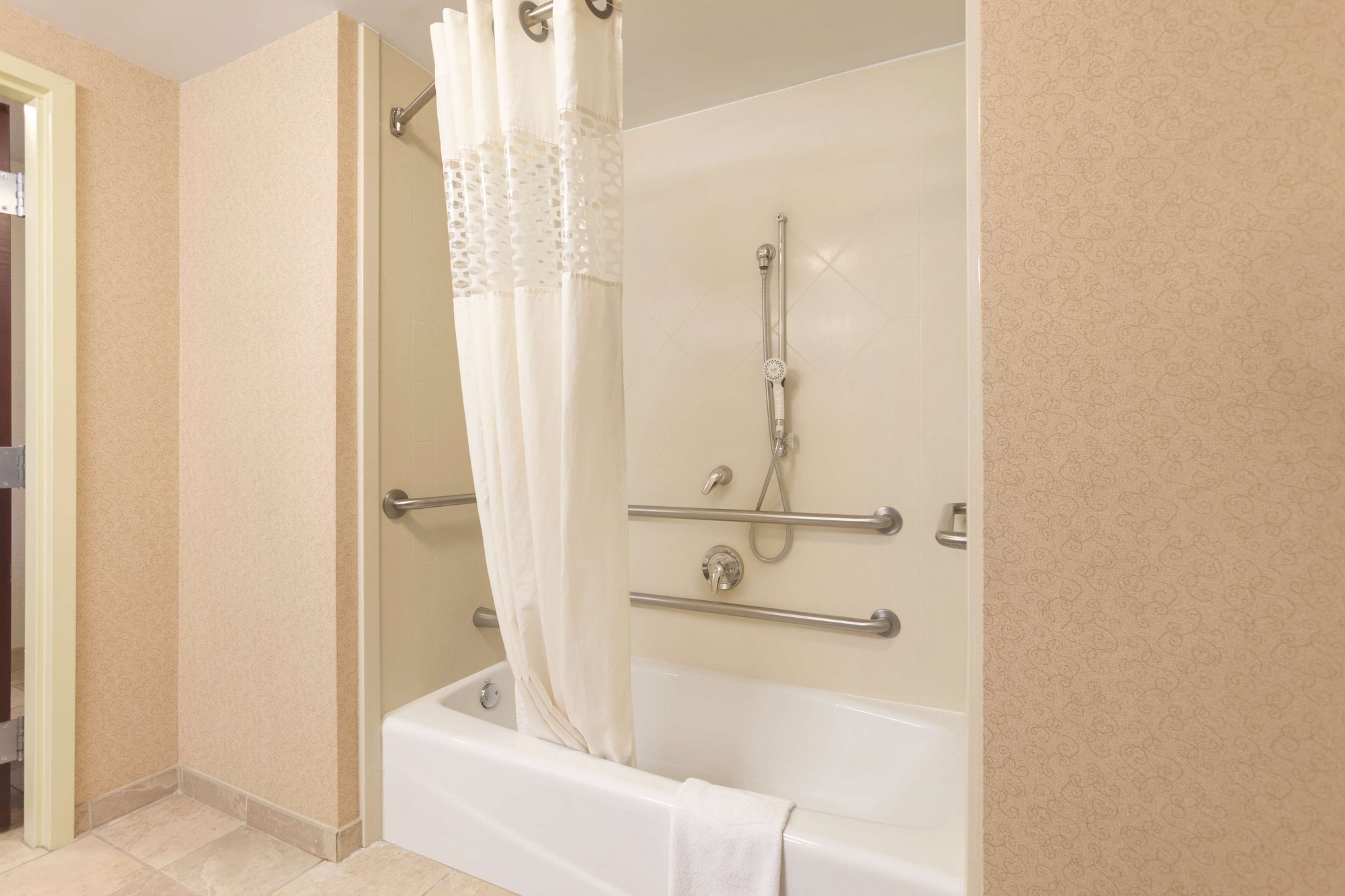 hampton inn and suites greenfield