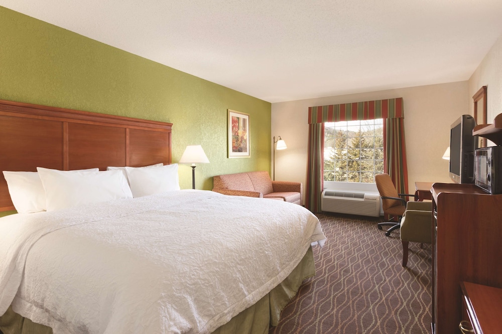 hampton inn and suites greenfield