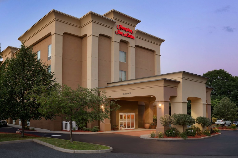 hampton inn and suites greenfield