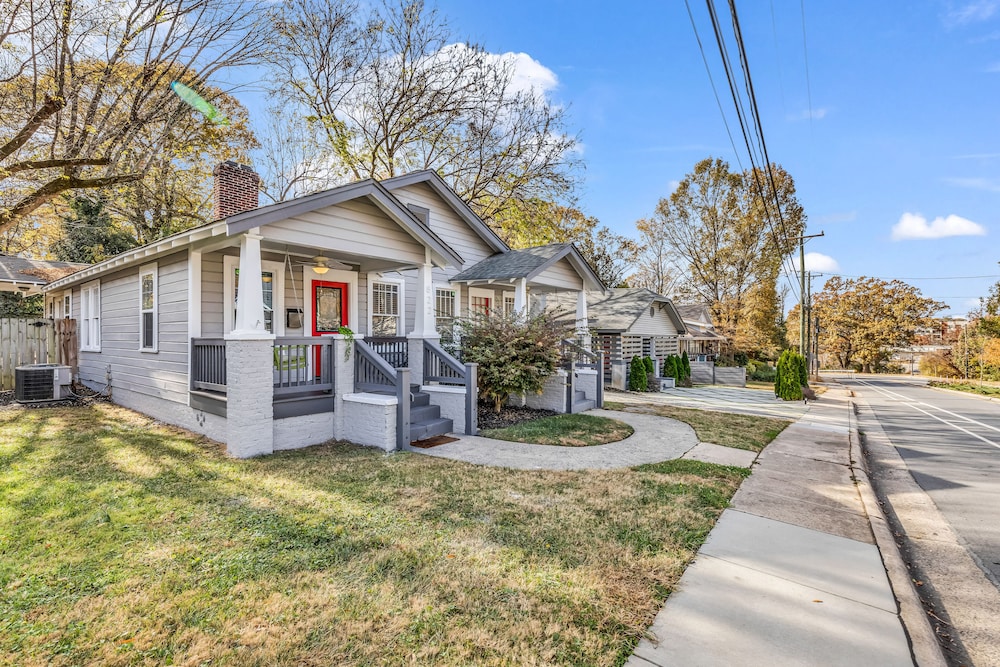 entire home bright and modern close to everything