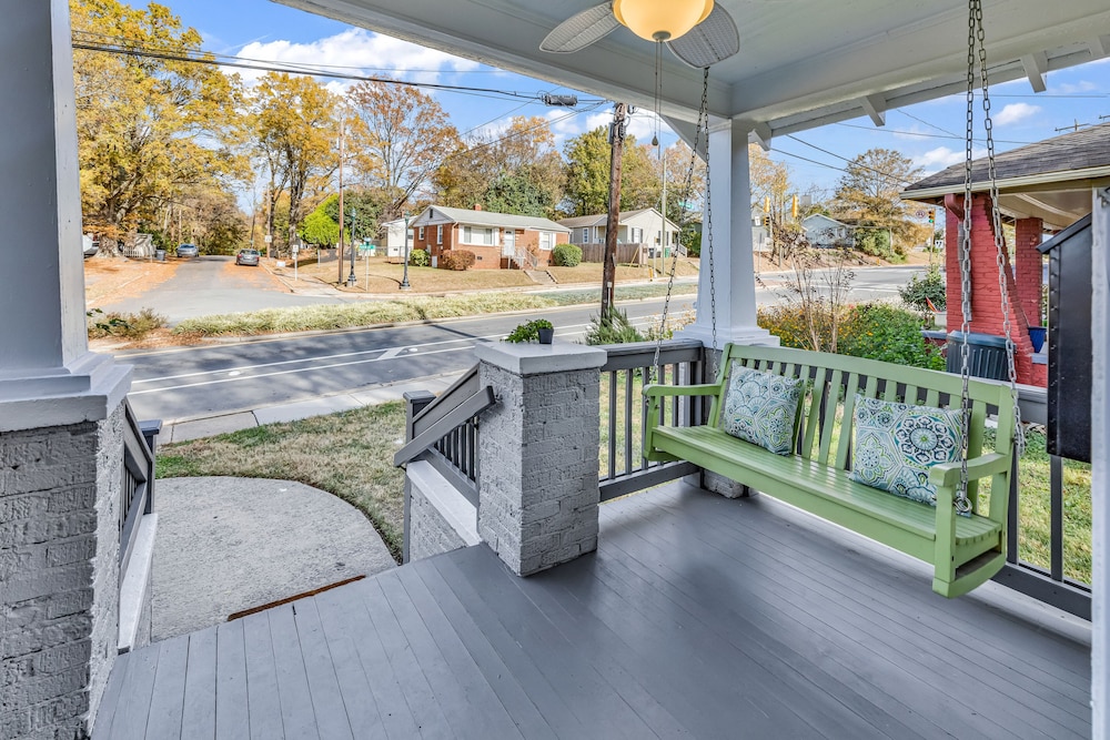 entire home bright and modern close to everything