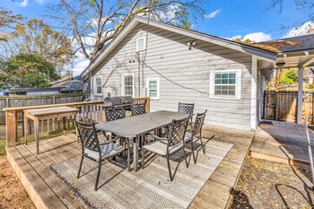 entire home bright and modern close to everything