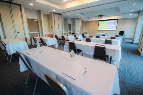 holiday inn express and suites miami airport east by ihg