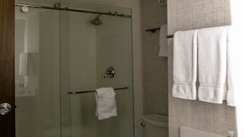 holiday inn express and suites miami airport east by ihg
