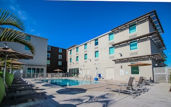 holiday inn express and suites miami airport east by ihg