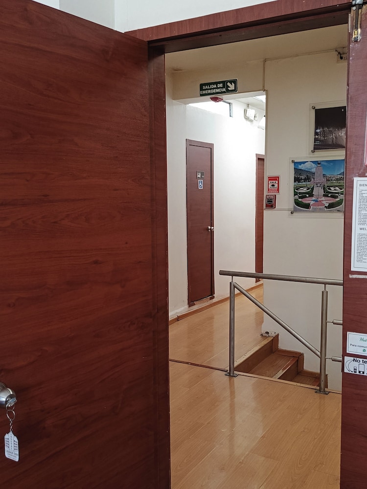 hostal urban inn
