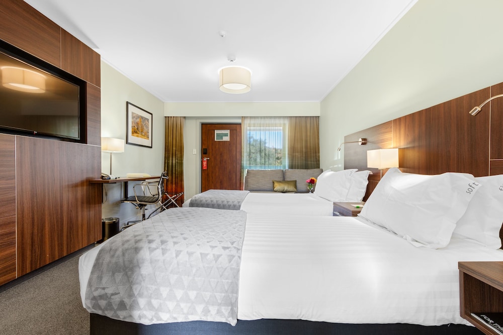 holiday inn queenstown frankton road by ihg
