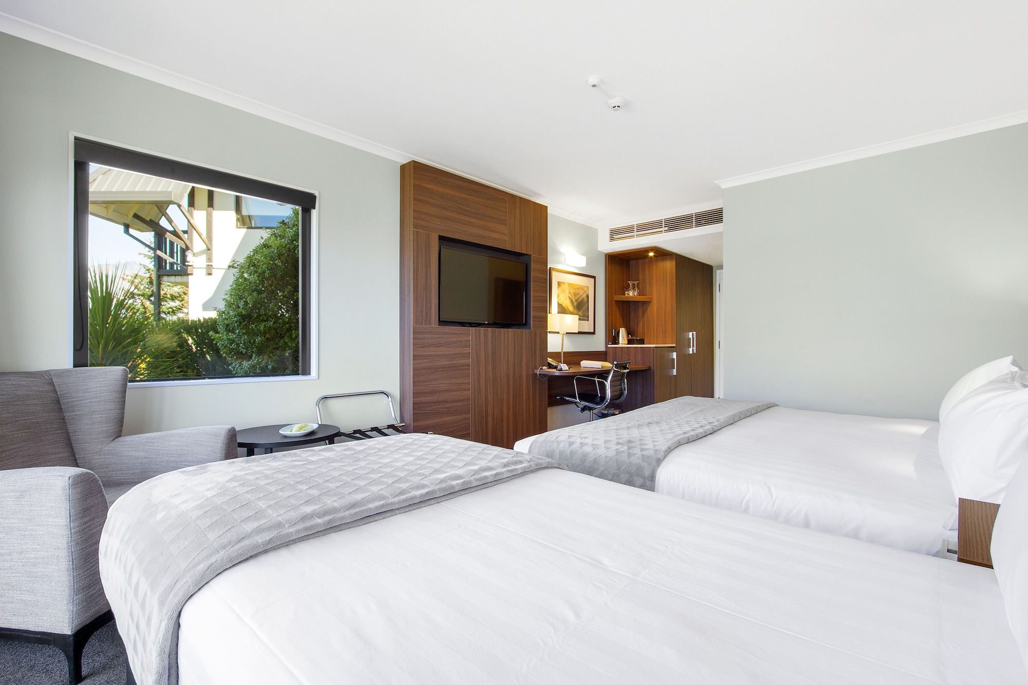 holiday inn queenstown frankton road by ihg