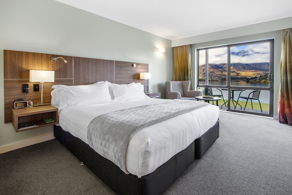 holiday inn queenstown frankton road by ihg