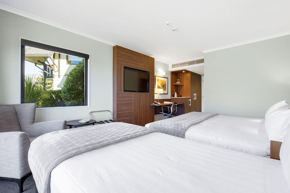 holiday inn queenstown frankton road by ihg