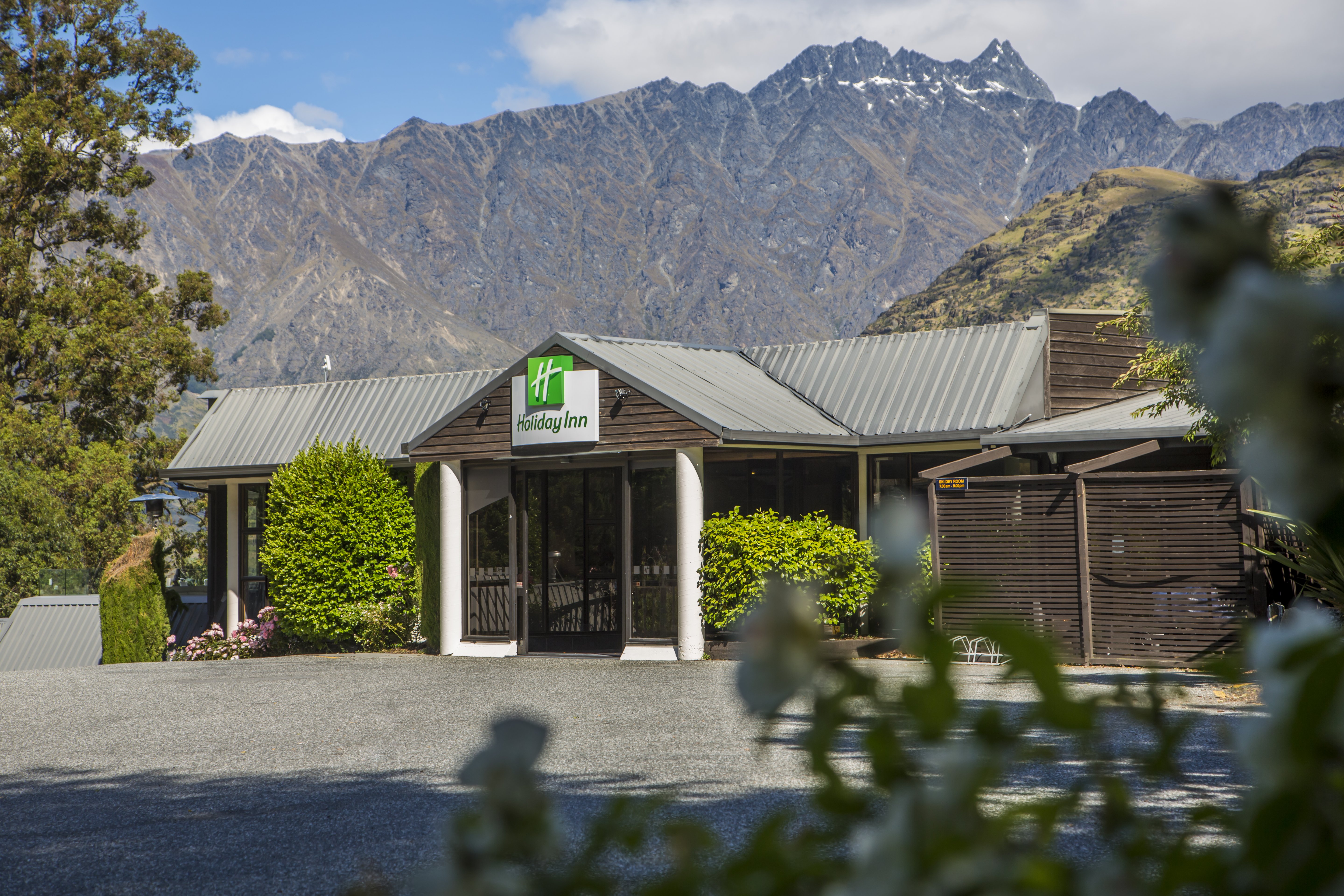 holiday inn queenstown frankton road by ihg