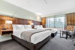 holiday inn queenstown frankton road by ihg