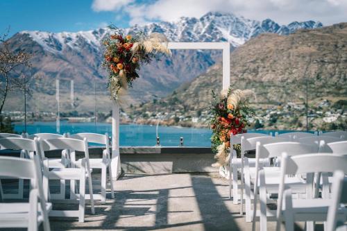 holiday inn queenstown frankton road by ihg