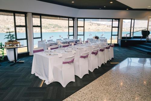 holiday inn queenstown frankton road by ihg