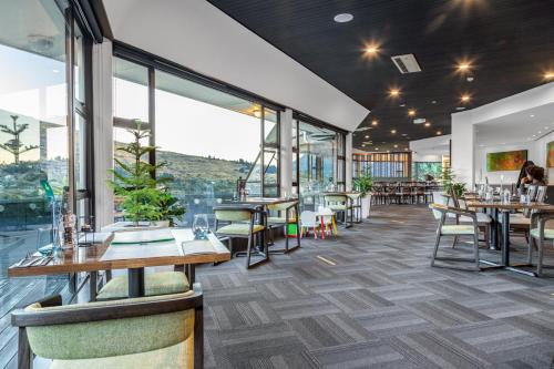 holiday inn queenstown frankton road by ihg