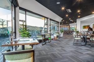 holiday inn queenstown frankton road by ihg