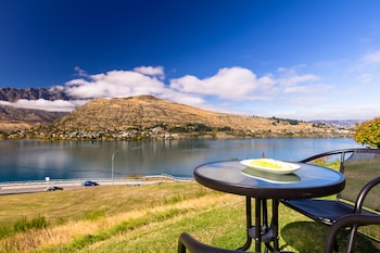 holiday inn queenstown frankton road by ihg