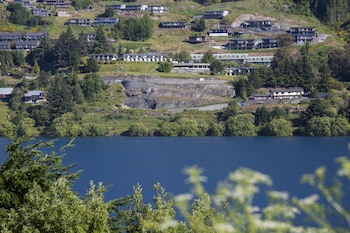 holiday inn queenstown frankton road by ihg