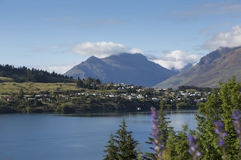 holiday inn queenstown frankton road by ihg