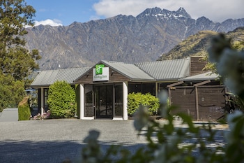 holiday inn queenstown frankton road by ihg