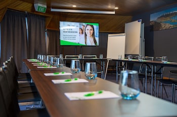 holiday inn queenstown frankton road by ihg