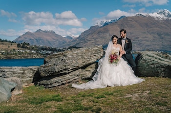 holiday inn queenstown frankton road by ihg