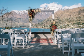 holiday inn queenstown frankton road by ihg