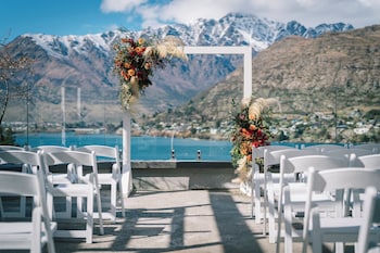 holiday inn queenstown frankton road by ihg