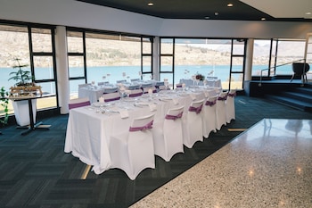 holiday inn queenstown frankton road by ihg