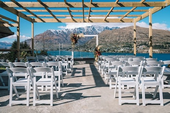holiday inn queenstown frankton road by ihg