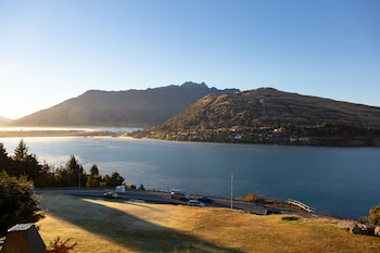 holiday inn queenstown frankton road by ihg