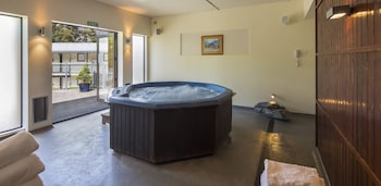 Holiday Inn Queenstown Frankton Road By Ihg,Otago>>Kelvin Heights,4 star