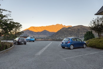 holiday inn queenstown frankton road by ihg