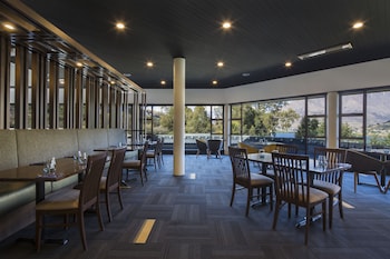 holiday inn queenstown frankton road by ihg