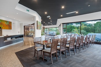 holiday inn queenstown frankton road by ihg