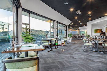 holiday inn queenstown frankton road by ihg