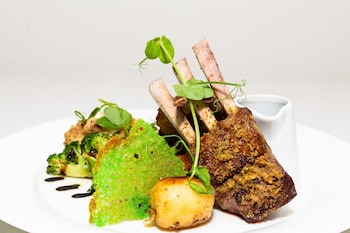 holiday inn queenstown frankton road by ihg
