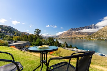 holiday inn queenstown frankton road by ihg